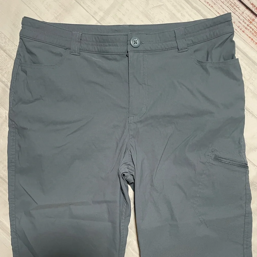 Eddie Bauer Women's Rainier Capri pants in a blue/gray color. Size 8. - Picture 3 of 13